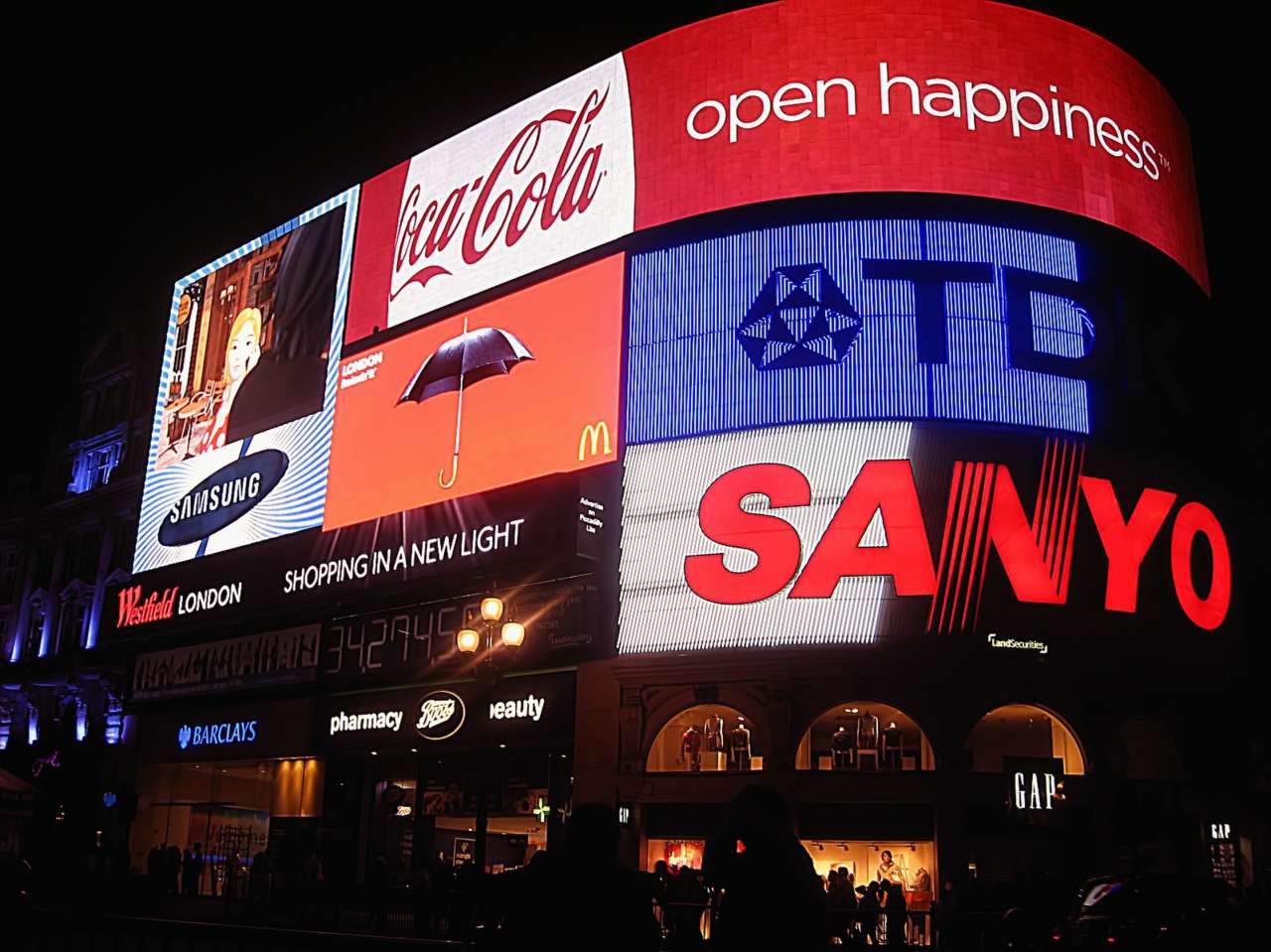 digital signage at Picadilly Circus